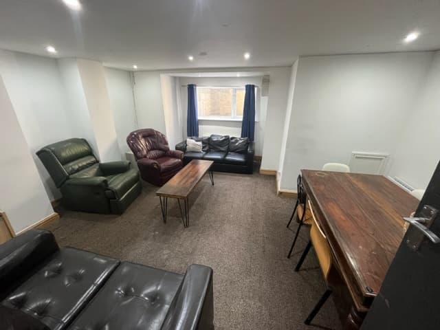 Lower-ground lounge and dining